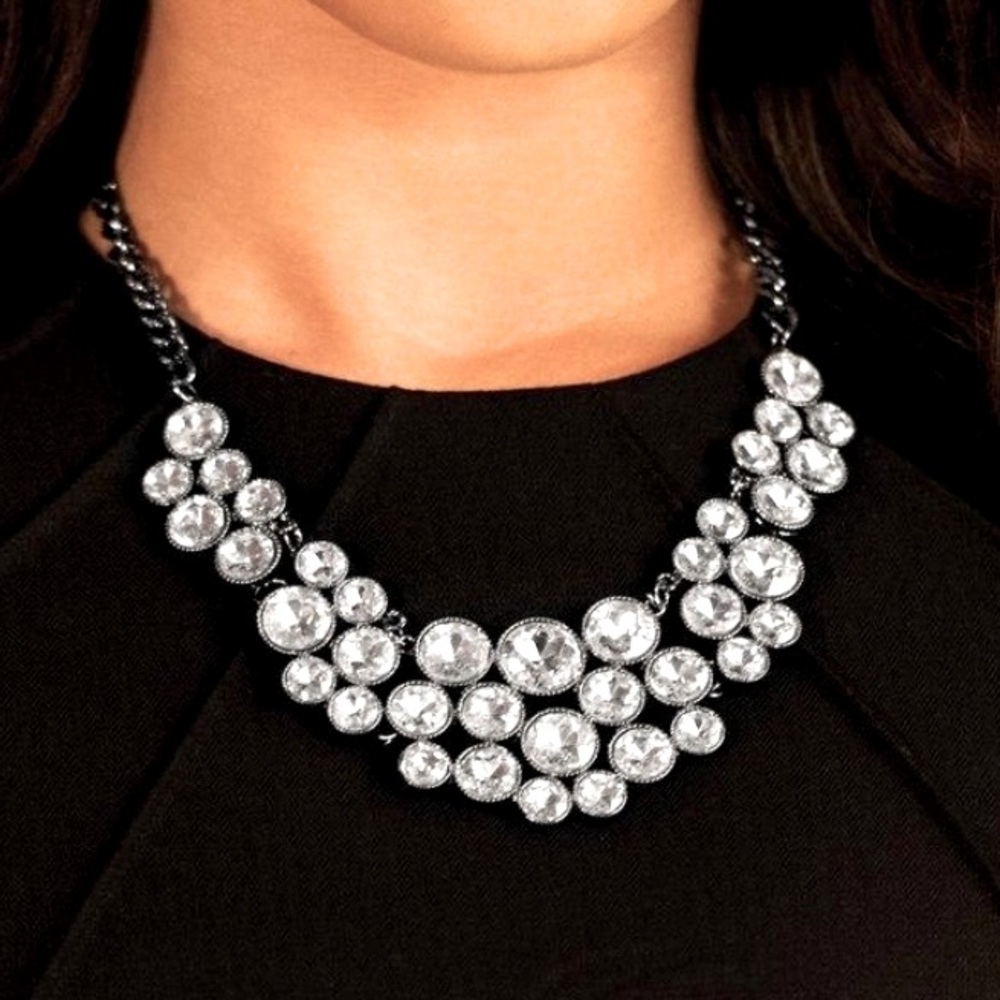 Rhinestones Necklace Set. NWT